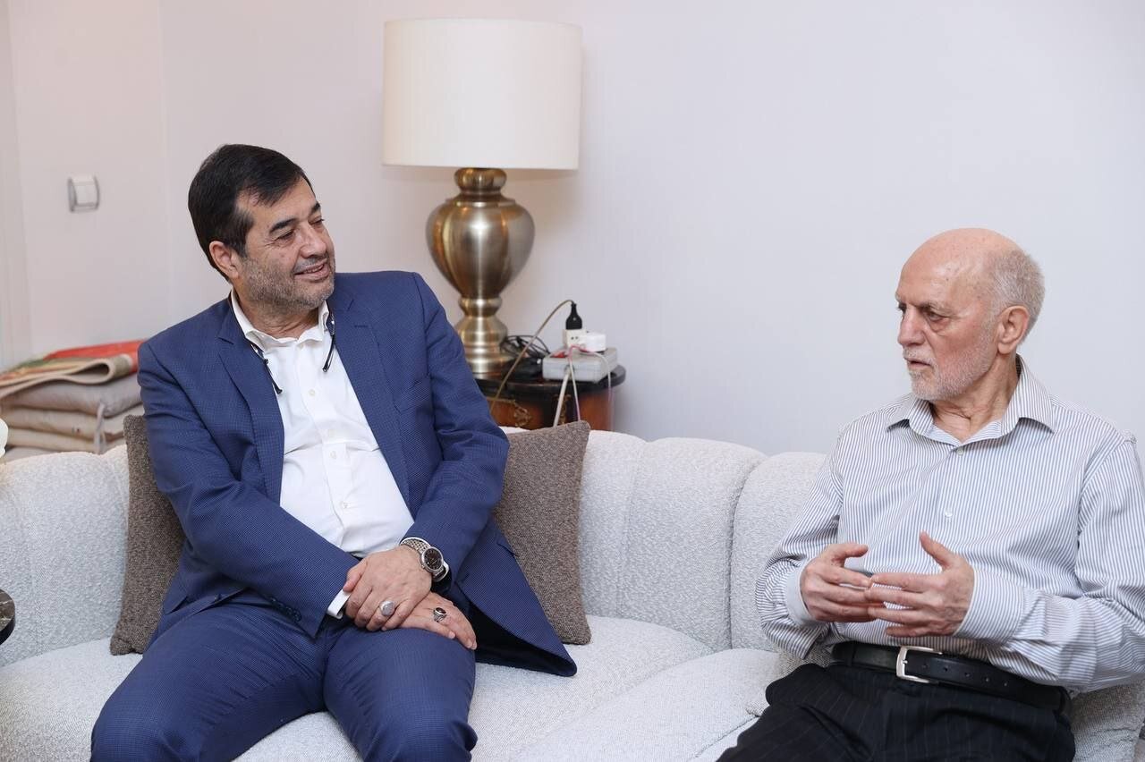عکس-|-حضور-احمد-دنیامالی-در-خانه-اسطوره-پرسپولیس
