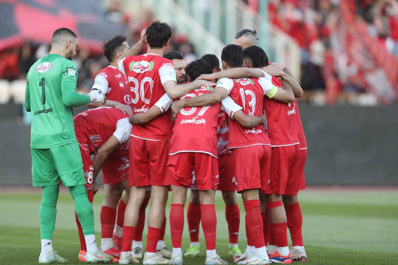 عکس-|-پوستر-متفاوت-پرسپولیس-به-یاد-غم-بندرعباس-و-روز-کارگر
