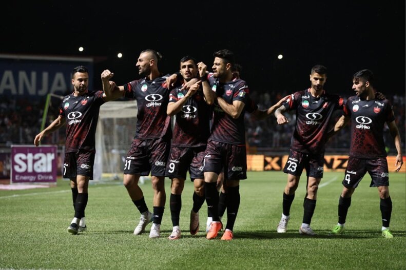 عکس-|-همدردی-آقای-گل-پرسپولیس-با-مردم-بندرعباس