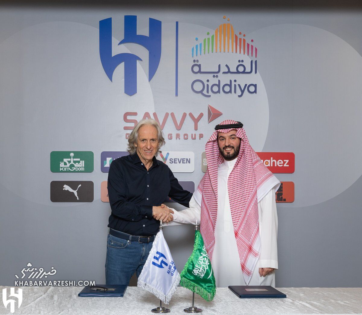 رییس،-سرمربی-اش-را-اخراج-کرد!