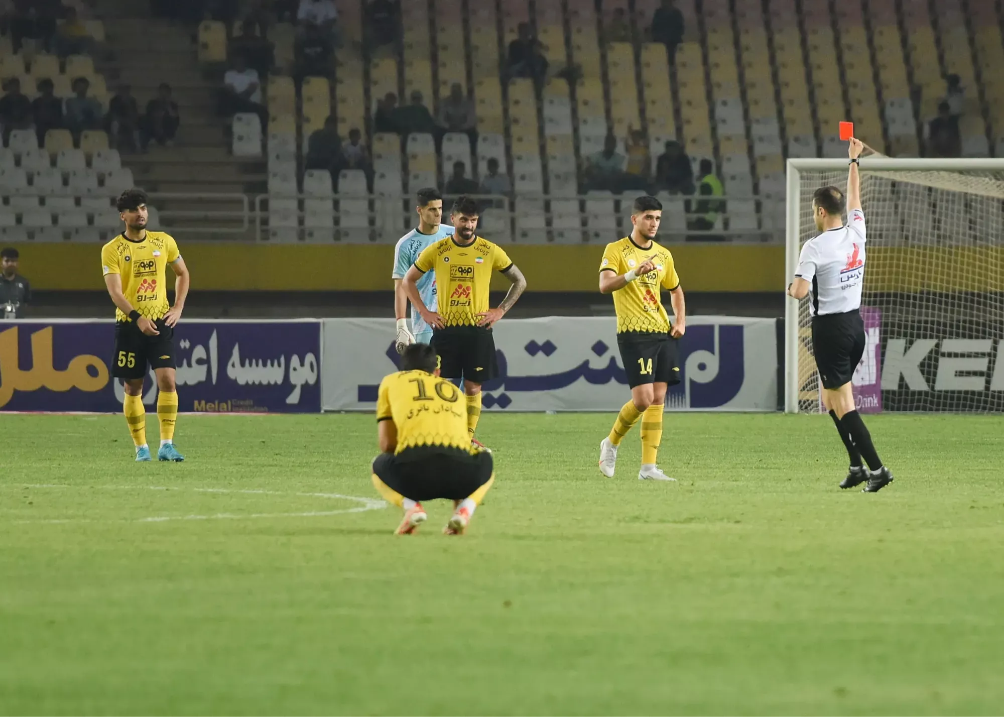 گل-آفساید-و-اخراج-جنجالی؛/-کارشناسی-صحنههای-مشکوک-سپاهان-–-گلگهر