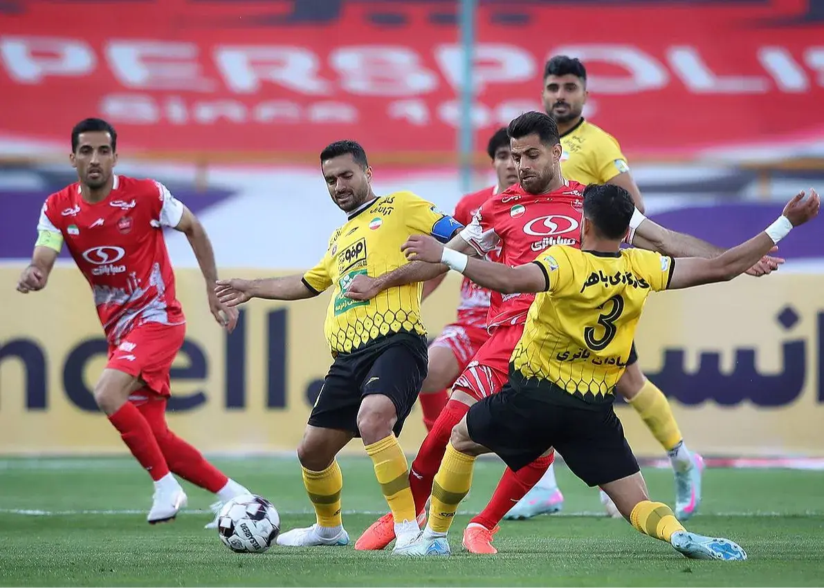 بازهم-سرنوشت-سرخ‌ها-به-استقلال-گره-خورد:/-خوشحالی‌-پرسپولیسی‌ها-از-حال-خوب-استقلال!