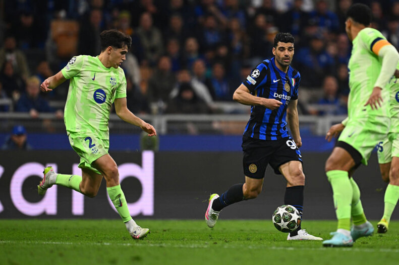 ادعای-پدر-مهدی-طارمی-درباره-نوهاش!/-مهدی-طارمی-بعد-از-بازی-بارسا-در-رختکن-چکار-کرد؟