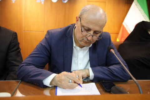 هاشمی:-ساختار-وزارت-ورزش-به-اصلاح-نیاز-دارد/-حقوق-دریافتی-روسای-فدراسیون-ها-در-دست-بررسی-است