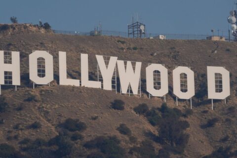 ترامپ-روی-فیلم‌های-غیر-آمریکایی-تعرفه-۱۰۰-درصدی-اعمال-کرد!