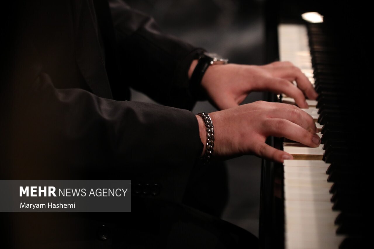 نقش-آفرینی-یک-پیانوی-تنها-در-یک-آلبوم-موسیقی!