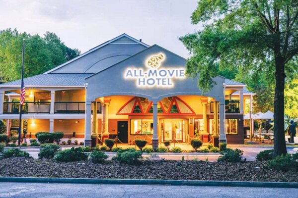 کاپولا-یک-هتل-سینمایی-راه-انداخت؛-لذت-اقامت-در-سوئیت-خالق-«پدرخوانده»