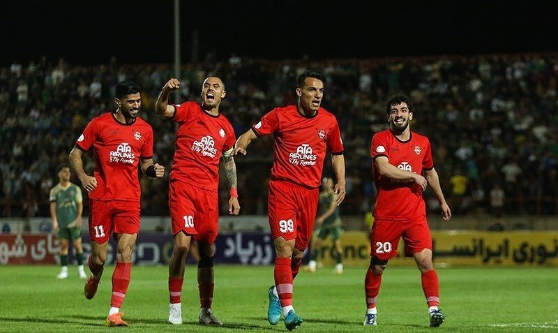 عکس|-جام-قهرمانی-روی-لوگو-تراکتور-افتاد