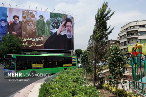 «شهید-جمهور»-بر-دیوارنگاره-میدان-انقلاب-نقش-بست