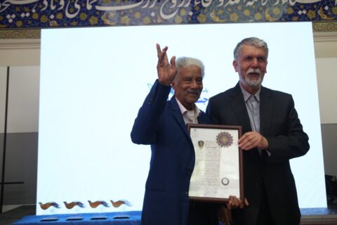 اختتامیه-نخستین-جشنواره-موسیقی-بی‌کلام-خلیج-فارس-برگزار-شد/-اعطای-نشان-درجه-یک-هنری-به-۲-پیشکسوت-جنوبی