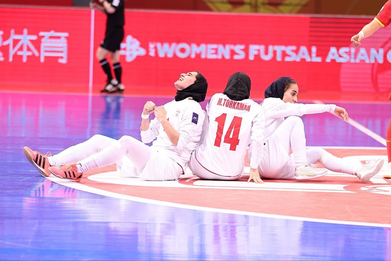 یک-ناکامی-دیگر-برای-فدراسیون-۵-ستاره؛-رنگ-پاچیدن-به-صورت-ملکه‌ها-با-رفتار-غیرورزشی