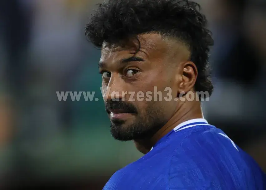 رامین-به-خودش-خیره-شده-است