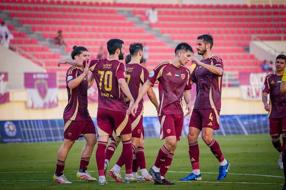 عکس-|-احمد-نوراللهی-در-آغوش-قاتل-پرسپولیس!