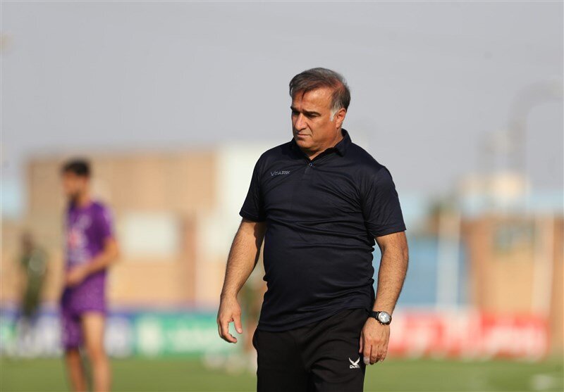 عکس|-سیروس-از-پشت-فرمان-پیکان-پیاده-شد