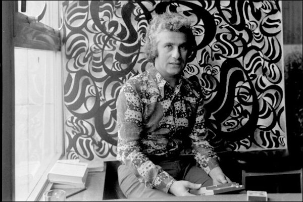 نمایش-«فرامرز-پیلارام-و-جنبش-سقاخانه»-در-خانه-هنرمندان