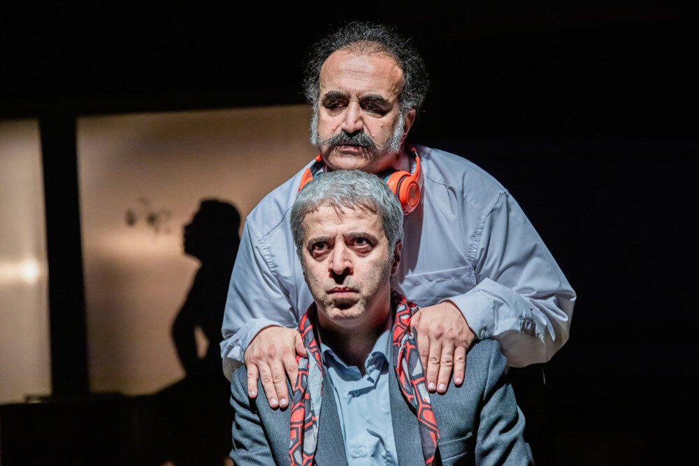 مخاطب-خودش-را-در-این-نمایش-میبیند؛-«به-یک-قاتل-ساده-نیازمندیم»!