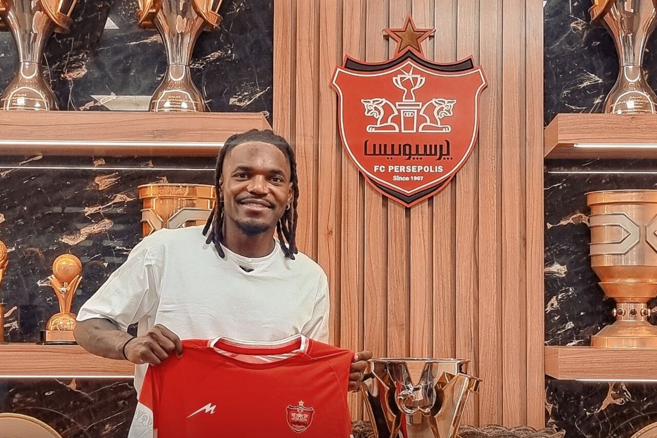 عکس-|-پیراهن-رونالدینیو-در-پاریسنژرمن-برای-ستاره-پرسپولیس!