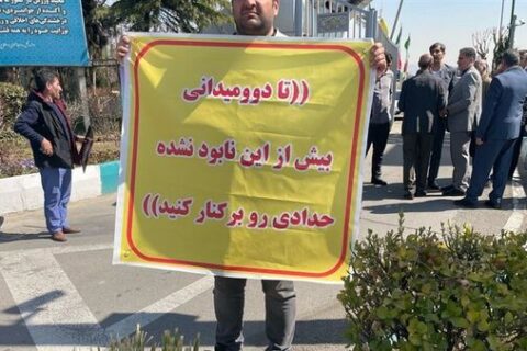 تجمع-اهالی-دوومیدانی-مقابل-وزارت-ورزش؛-حدادی-را-برکنار-کنید!