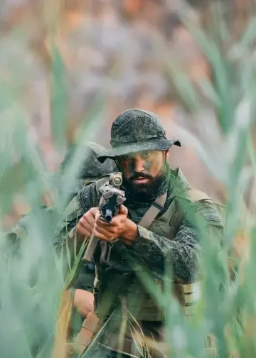 سرباز-برای-یک-روز:-/-ستاره-سیتی-زمین-فوتبال-را-با-جنگ-عوض-کرد!