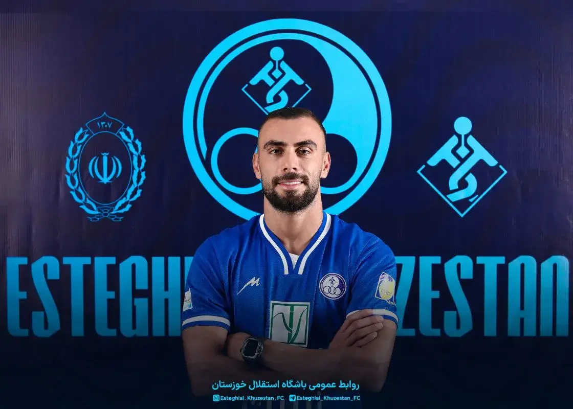 پیراهن-استقلال-خوزستان-بر-تن-مهاجم-سابق-تراکتور