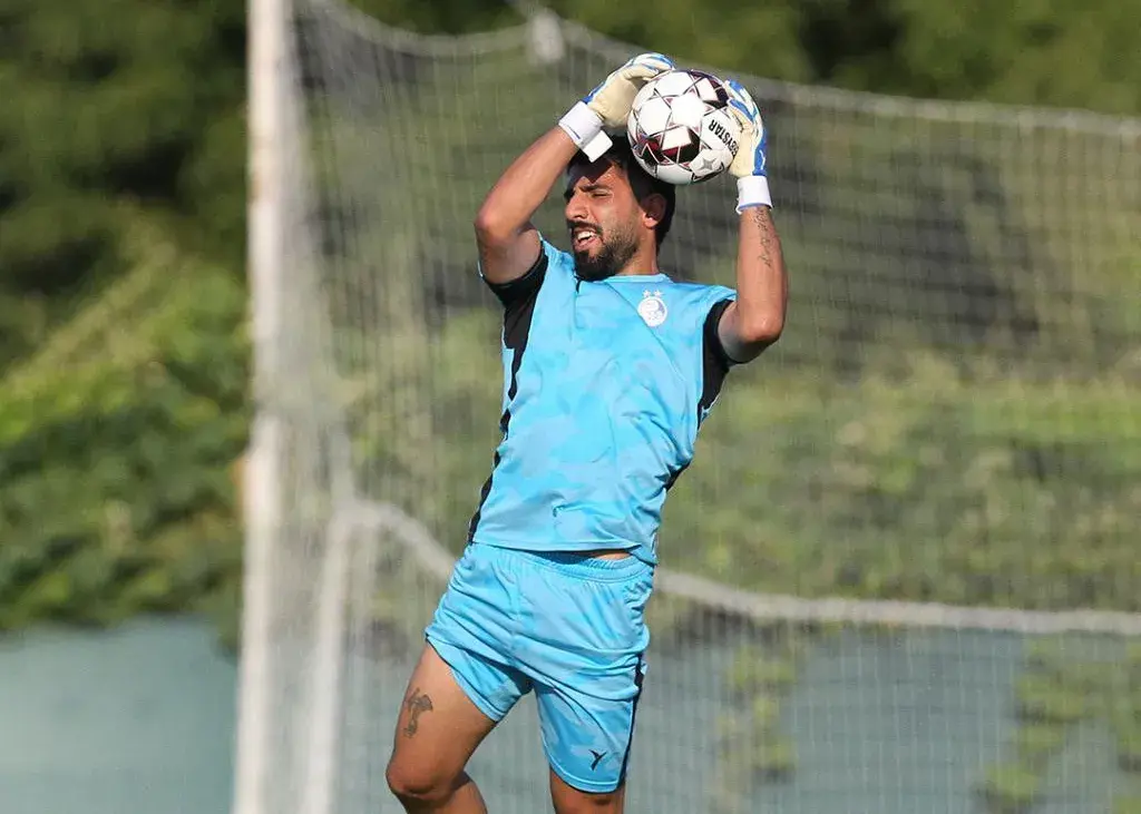 فرعباسی:-به-تمرین-میروم-و-با-ساپینتو-صحبت-میکنم/-اولین-واکنش-گلر-اخراج-موقت-استقلال-به-حواشی