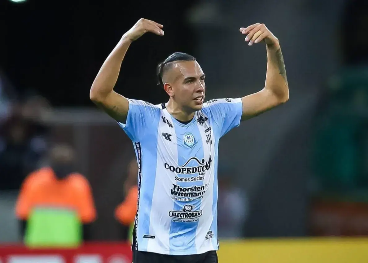 چادرملو-از-اروگوئه-یک-وینگر-چپ-گرفت