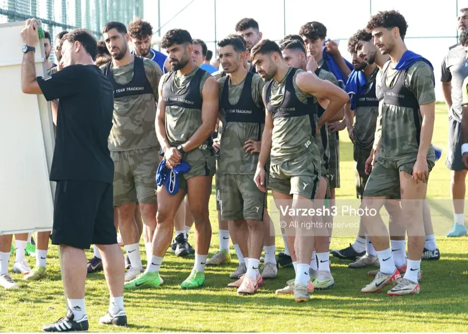 “ادای-احترام-به-استاد-فرشچیان”/-استقبال-جالب-ذوب-آهنی‌ها-از-شروع-لیگ-برتر