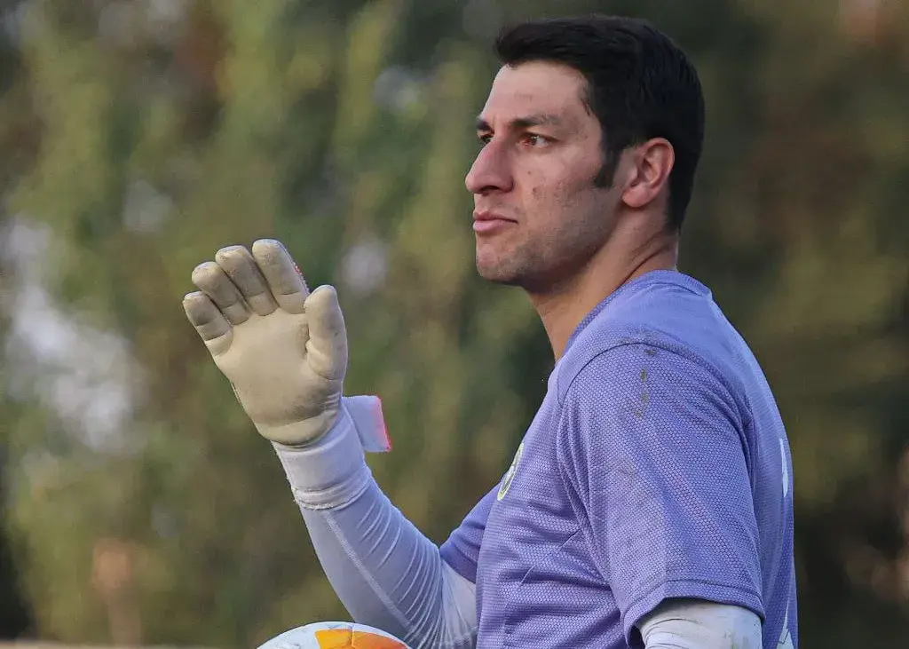 گلر-باتجربه-فعلا-دور-زمین-میدود/-رقابت-اخباری-با-سیدحسین-به-تعویق-افتاد!