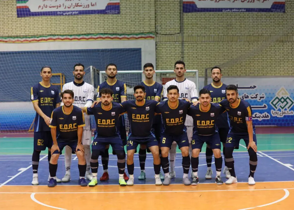 دردسر-بزرگ-بالانشینها-پالایش-نفت-اصفهان؛/-تیمی-که-قرار-بود-سقوط-کند،-شگفتیساز-شده-است