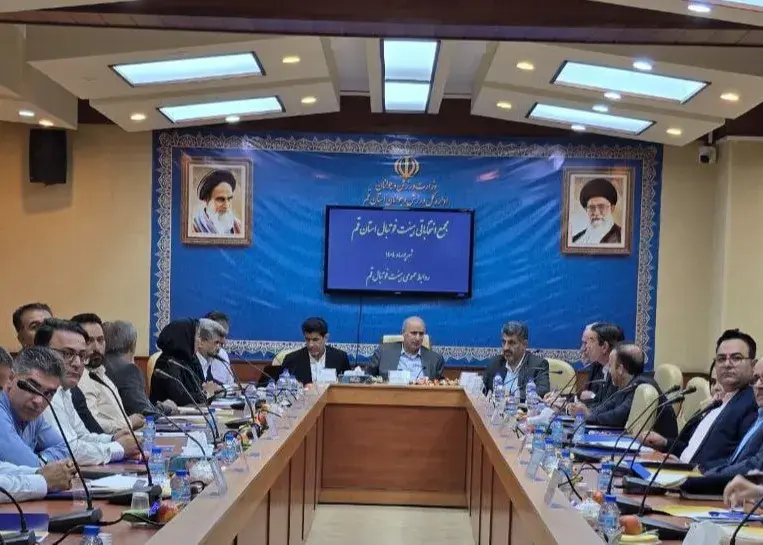 باقری-رئیس-هیئت-فوتبال-قم-ماند