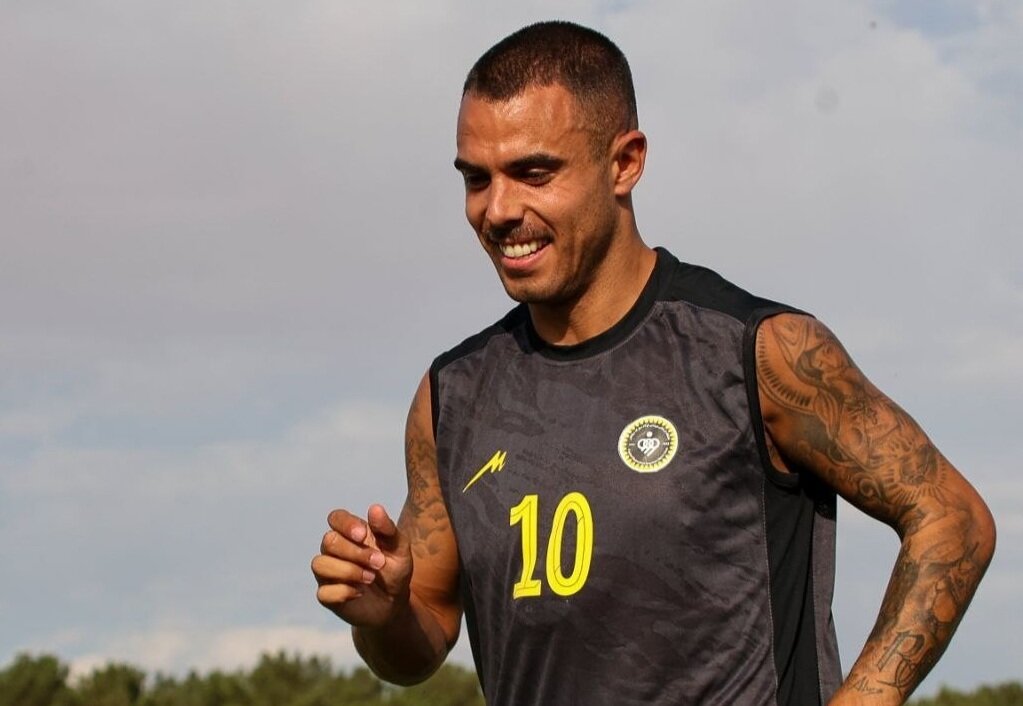 تصویری-عجیب-از-پای-مصدوم-بازیکن-سپاهان