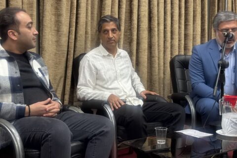 نقد«پروانه-الجزایری»؛تئاتری-آرام،اندیشمند-و-در-جست‌وجوی-معنا