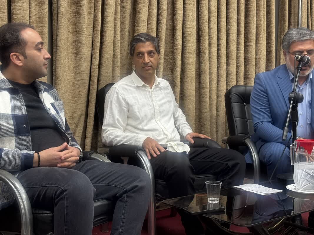 نقد«پروانه-الجزایری»؛تئاتری-آرام،اندیشمند-و-در-جست‌وجوی-معنا