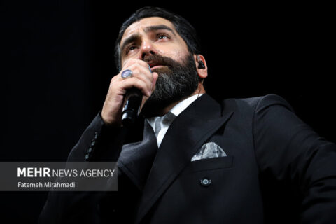 همراهی-علی-زندوکیلی-در-یک-رویداد-تخصصی-آواز