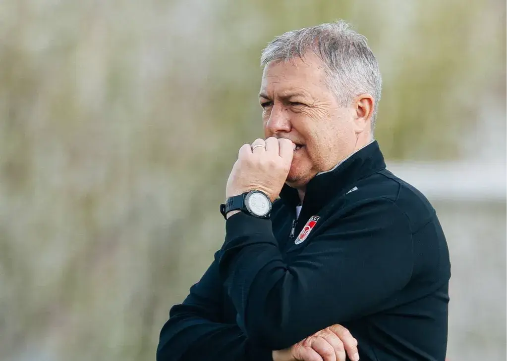 قهرمان-مشتهایش-را-گره-کرد!-(عکس)