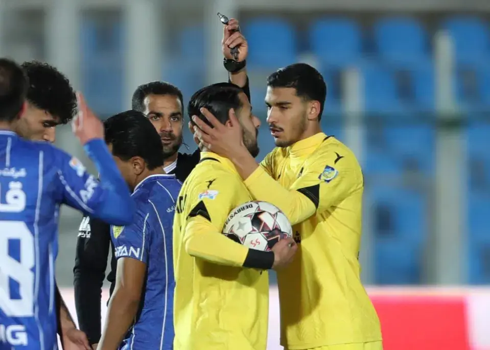 بغض-پسر-رشتی-شمس-آذر-مقابل-استقلال-ترکید