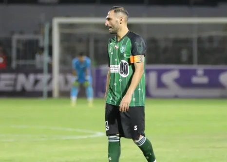 هتتریک-کاپیتان-برابر-فولاد-نصفه-ماند؛/-بهترین-گلزن-خیبر-هافبک-است!