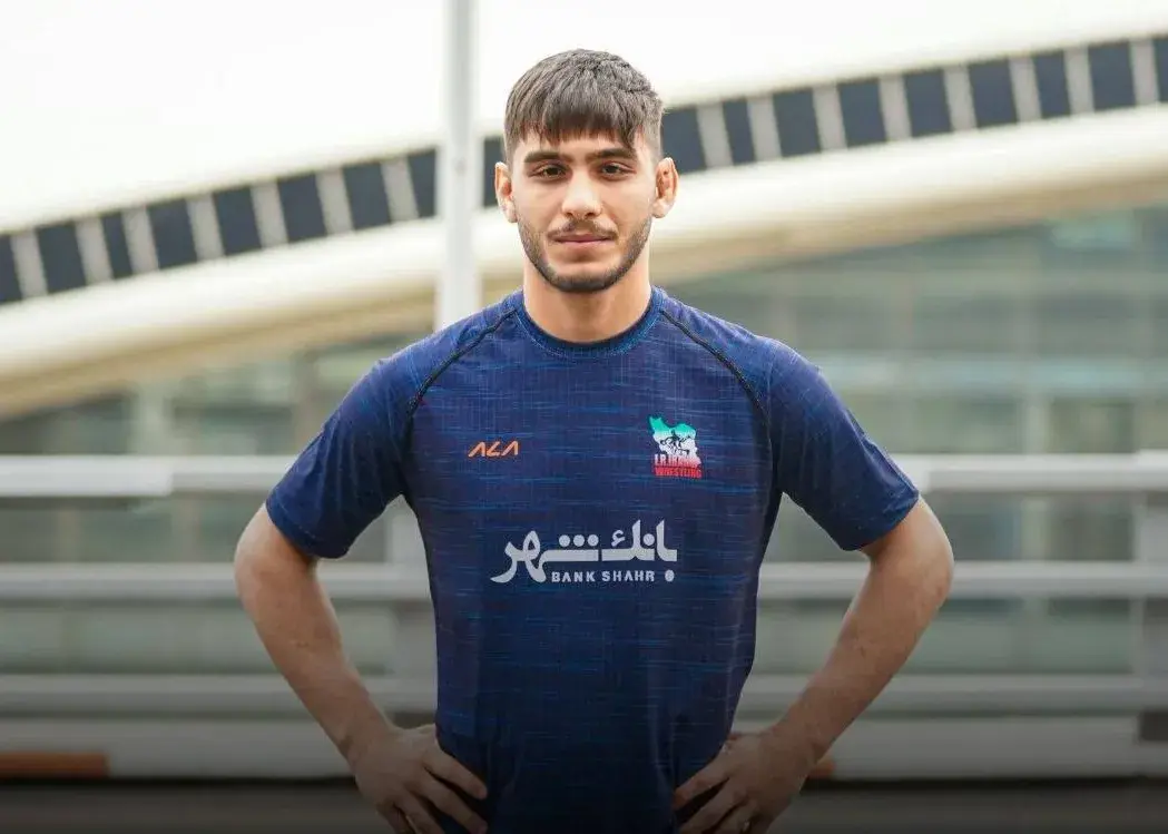 پایان-شب-اول-برای-فرنگی-ایران-با-طلای-عرفان