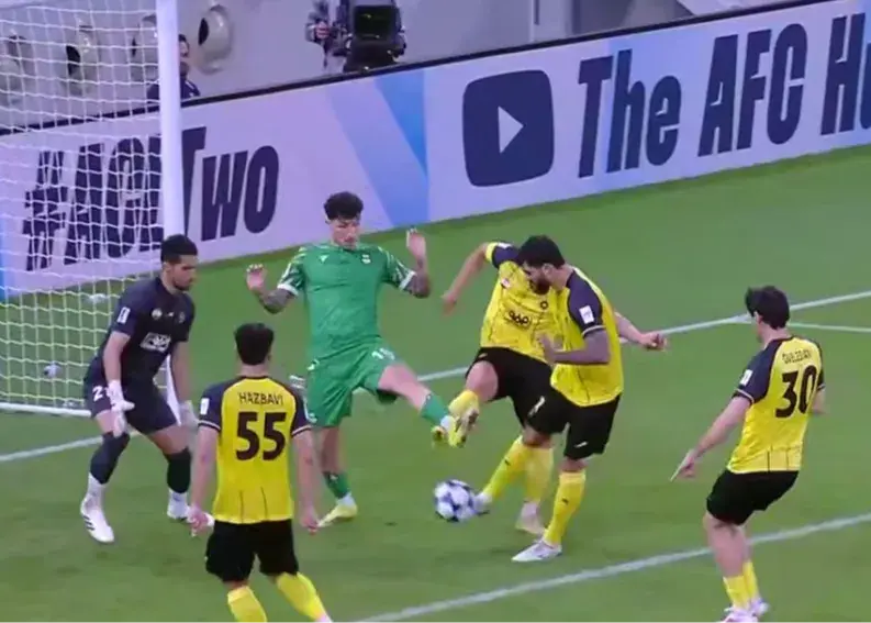 هیونگ-جین-مانع-باخت-سپاهان!-(عکس)