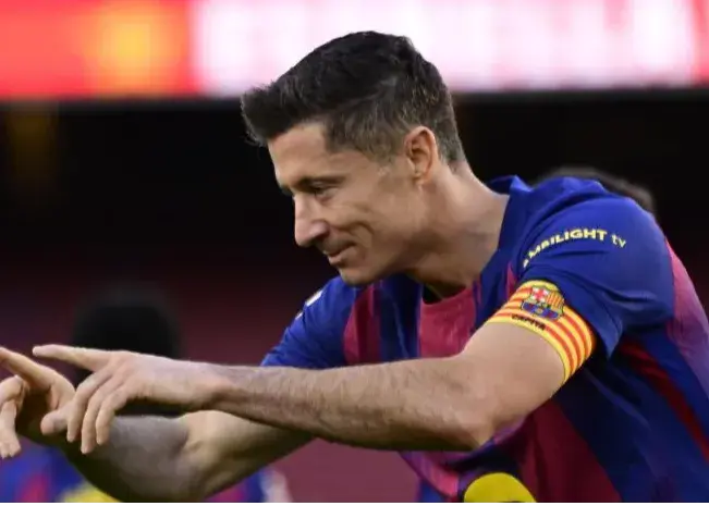 لواندوفسکی-فعلا-تصمیم-نمی‌گیرد/-پنج-پیشنهاد-جذاب-به-ستاره-بارسلونا-رسید