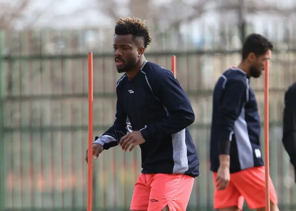 اوبونت-و-گرا-آماده-دوئل-کنار-خط:/-دو-خرید-خارجی-لیگ-ایران-چشم-در-چشم!