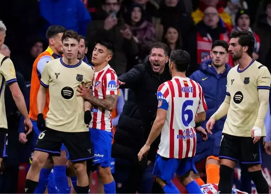 رفتار-غیرحرفه‌ای:-کری-عجیب-سیمئونه-برای-یامال!