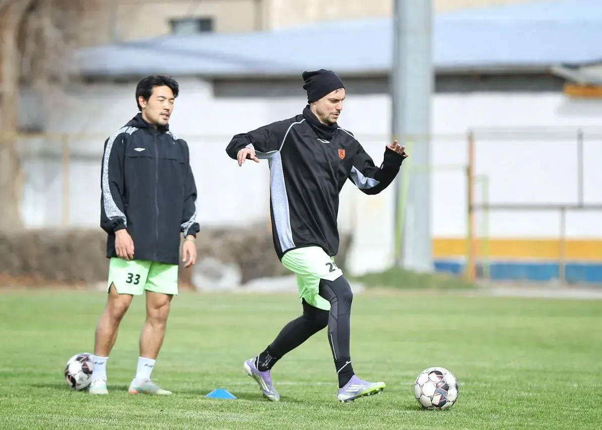 تنها-خارجی‌های-درگیر-بقا-در-لیگ-/-پیچیدگی‌های-زندگی-یک-بازیکن-کره‌ای-در-ایران-(عکس)