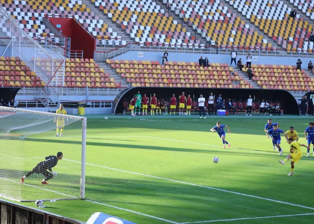 گلر-استقلال-علیه-کاپیتان-سابق-آبی‌ها