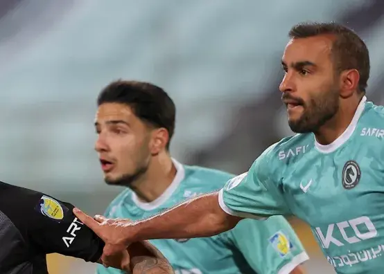 تعویض-مدافع-باتجربه-پیکان-در-دقیقه-۳۰/-واکنش-سریع-دقیقی-به-عامل-اصلی-ده‌نفره-شدن!