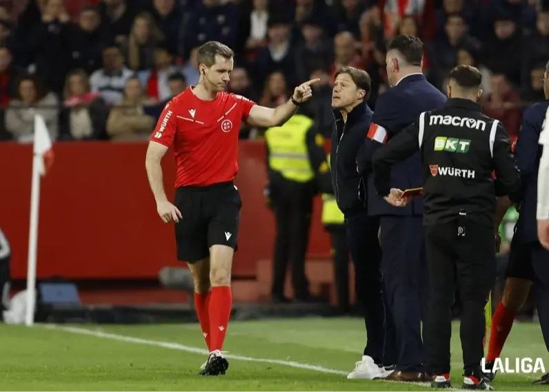 جنجال-بزرگ-در-لالیگا:-مربی-اخراجی-بیرون-نمی‌رفت!