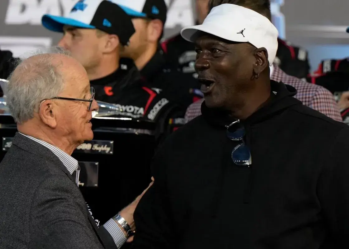 ‏تنها-مرد-تاریخ-با-انگشتر-ان-بی-ای-و-دیتونا-۵۰۰:-/-قهرمانی-مایکل-جردن-در-پیست-سرعت-و-اتوموبیل‌رانی!