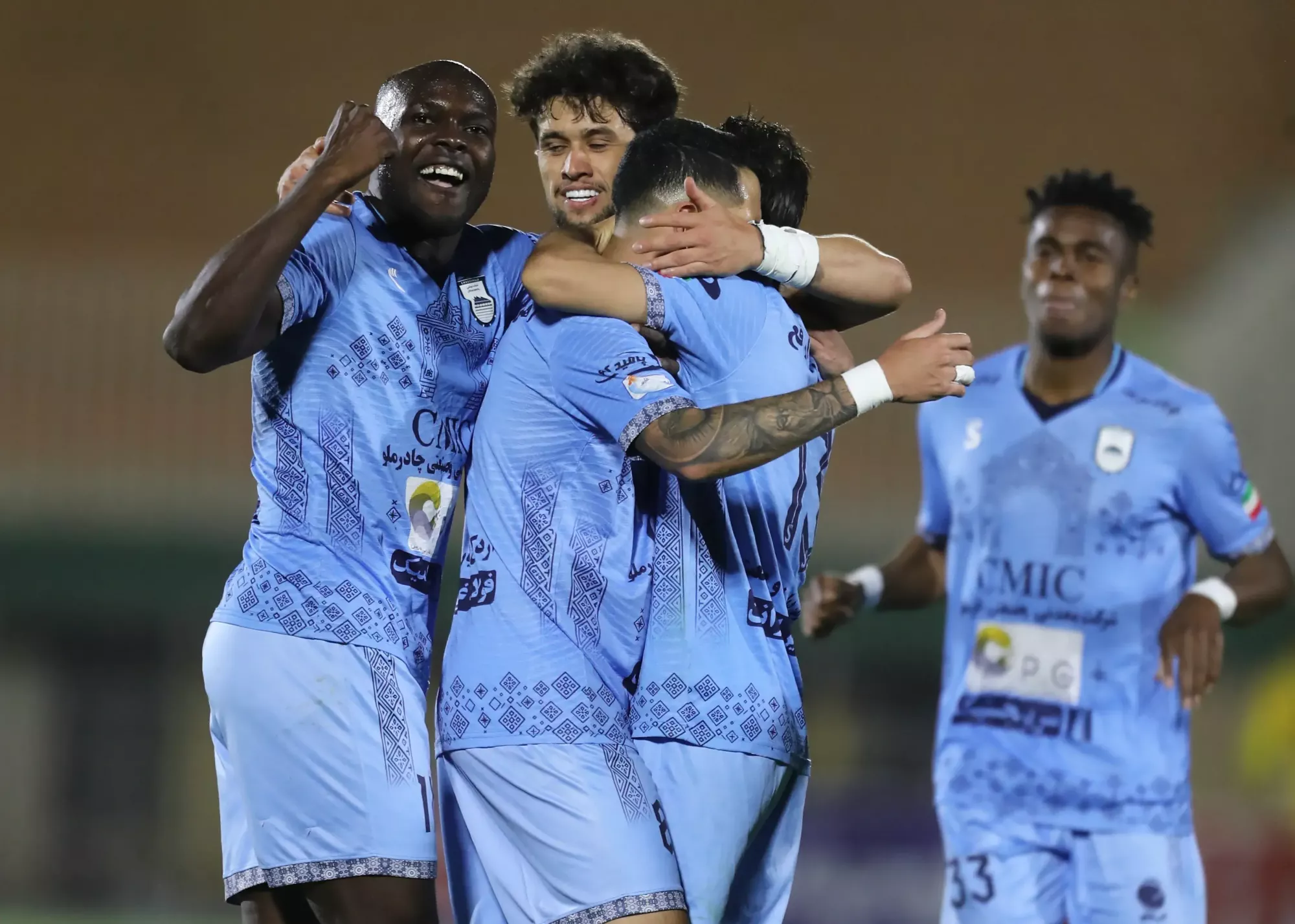 چادرملویی‌ها-کادوی-تولد-اخباری-را-دادند