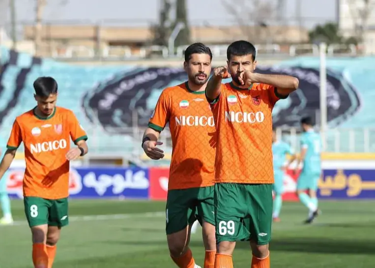 جباری-استقلالی‌ها-را-با-کراس-به-خط-کرد-(عکس)