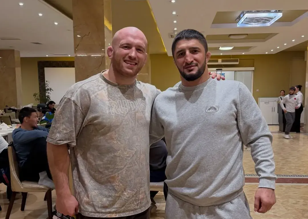 قاب-مشترک-ستاره-ها-قبل-از-فینال-بزرگ؛/-اسنایدر-سعدالله‌یف:-برنده-دوئل-پنجم-کیست؟